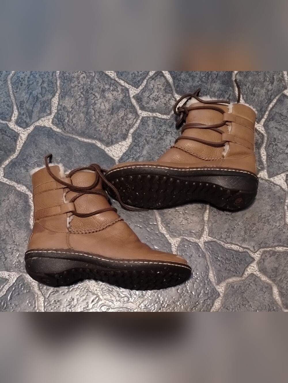 UGG Caspia Shearling honey booties size 7